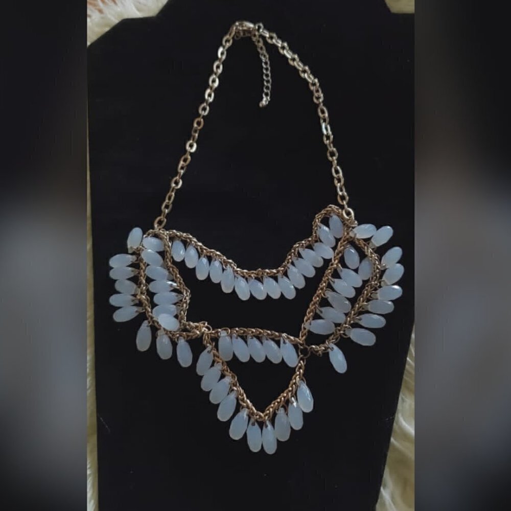 Glossy Beaded Statement Necklace. 🌴